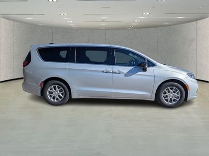 New 2026 Chrysler Pacifica Select