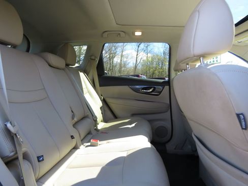 Used 2016 Nissan Rogue SL w/ SL Premium Package AWD/4WD image 16