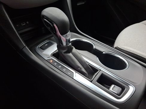 Certified 2024 Chevrolet Equinox LS w/ LS Convenience Package AWD/4WD image 14