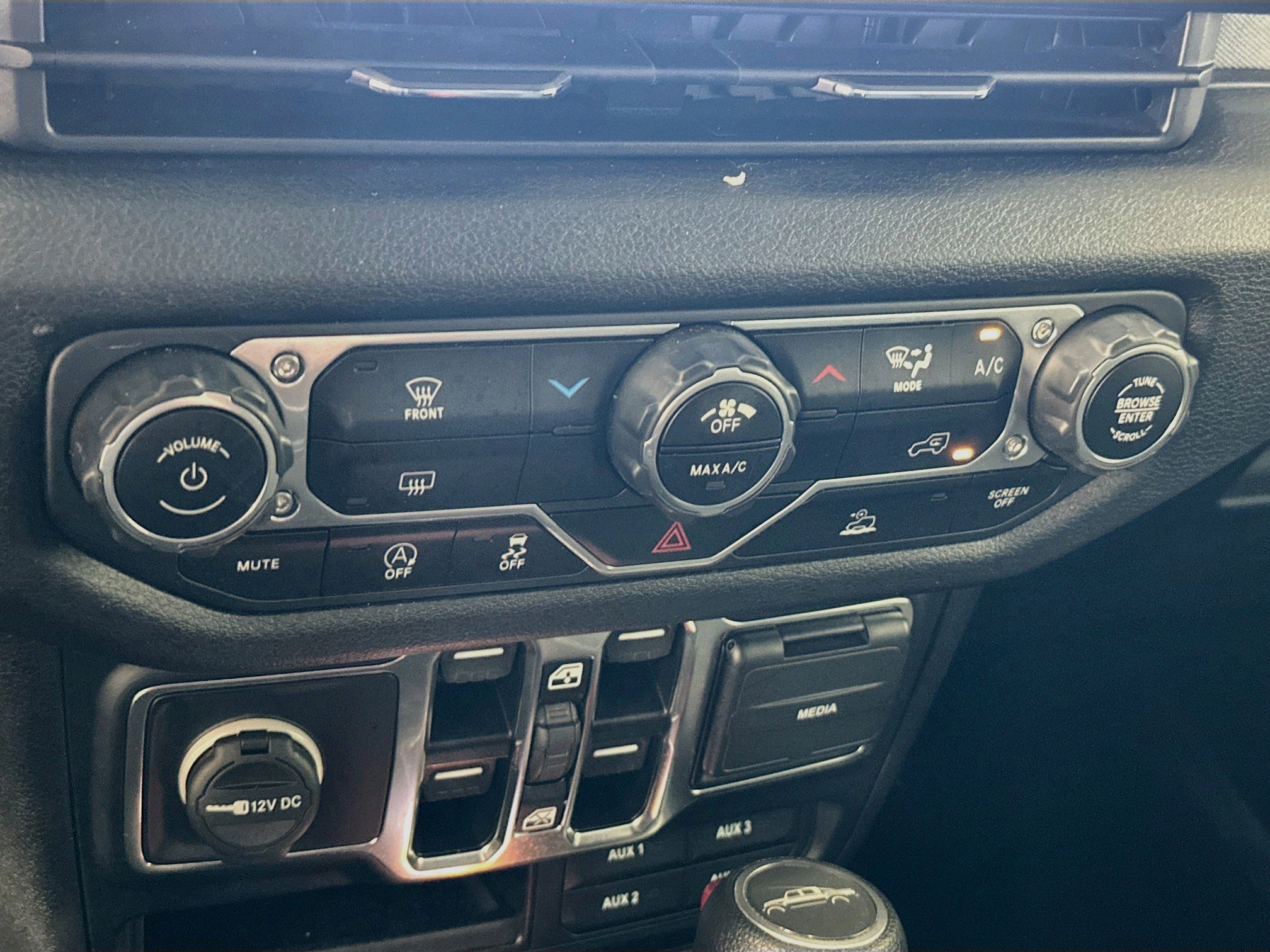 Used 2024 Jeep Gladiator Sport AWD/4WD image 23