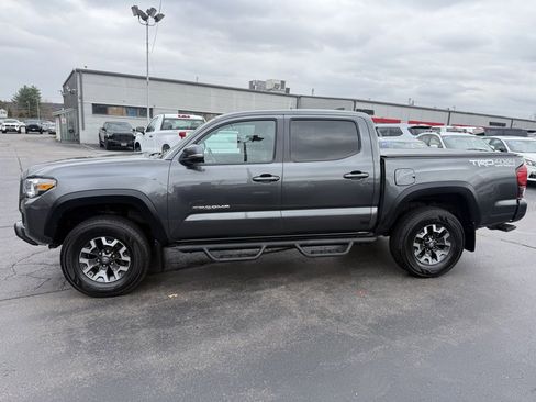 Used 2018 Toyota Tacoma TRD Off-Road image 3