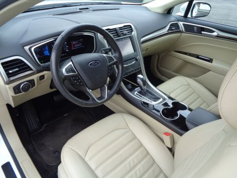 Used 2014 Ford Fusion SE w/ Equipment Group 202A image 7