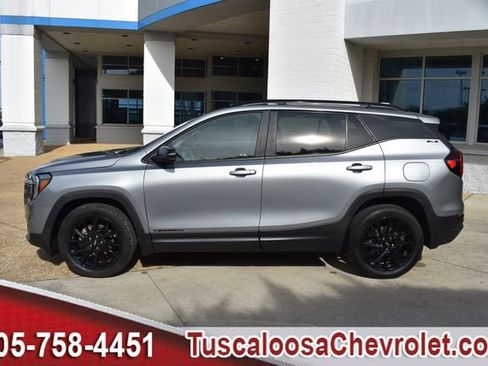 Used 2024 GMC Terrain SLE w/ Driver Convenience Package image 6