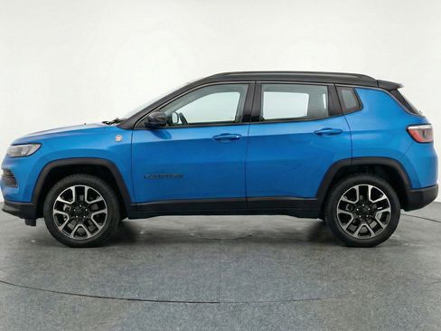 Used 2025 Jeep Compass Trailhawk w/ Trailer Tow Group AWD/4WD image 5