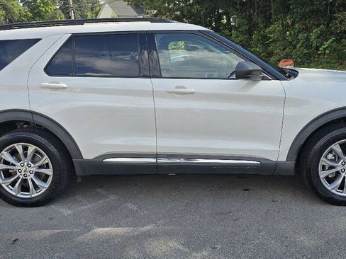 Used 2020 Ford Explorer XLT w/ Equipment Group 202A AWD/4WD image 5