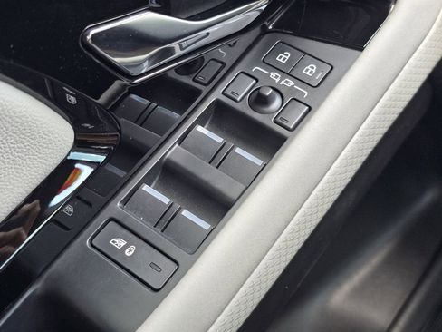 Used 2023 Land Rover Range Rover Evoque S image 28