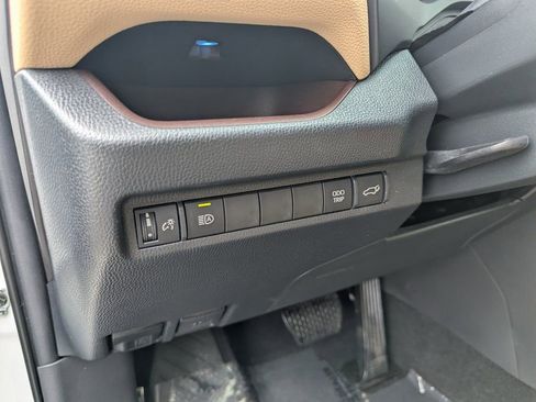 Used 2023 Toyota RAV4 Limited image 15