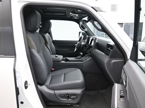 Used 2024 Lexus GX 550 AWD/4WD image 13