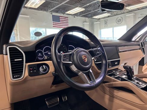 Used 2019 Porsche Cayenne S AWD/4WD image 9