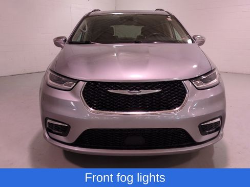 Used 2021 Chrysler Pacifica Limited AWD/4WD image 8