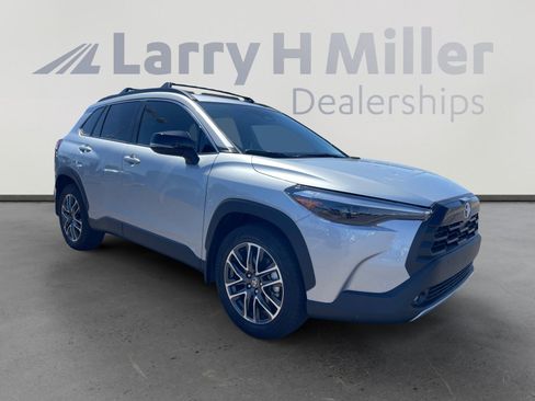 Used 2026 Toyota Corolla Cross XLE w/ Convenience Package FWD image 7