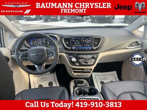 Used 2024 Chrysler Pacifica Touring-L image 20