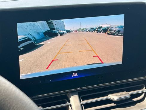Used 2025 Chevrolet Trax LT FWD image 23