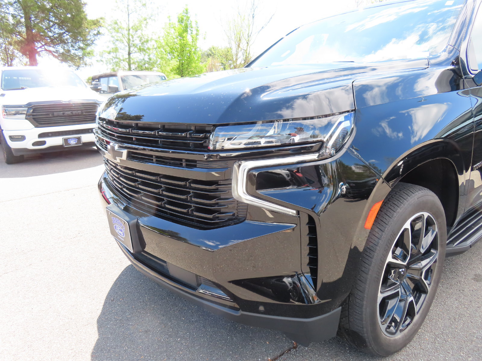Used 2023 Chevrolet Tahoe RST w/ Luxury Package AWD/4WD image 9