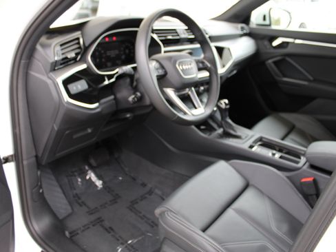 Certified 2025 Audi Q3 2.0T Premium w/ Convenience Package AWD/4WD image 15