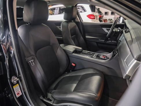 Used 2020 Jaguar XF Prestige RWD image 32