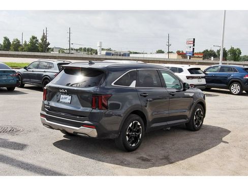 Used 2024 Kia Sorento S w/ Panoramic Sunroof Package FWD image 7