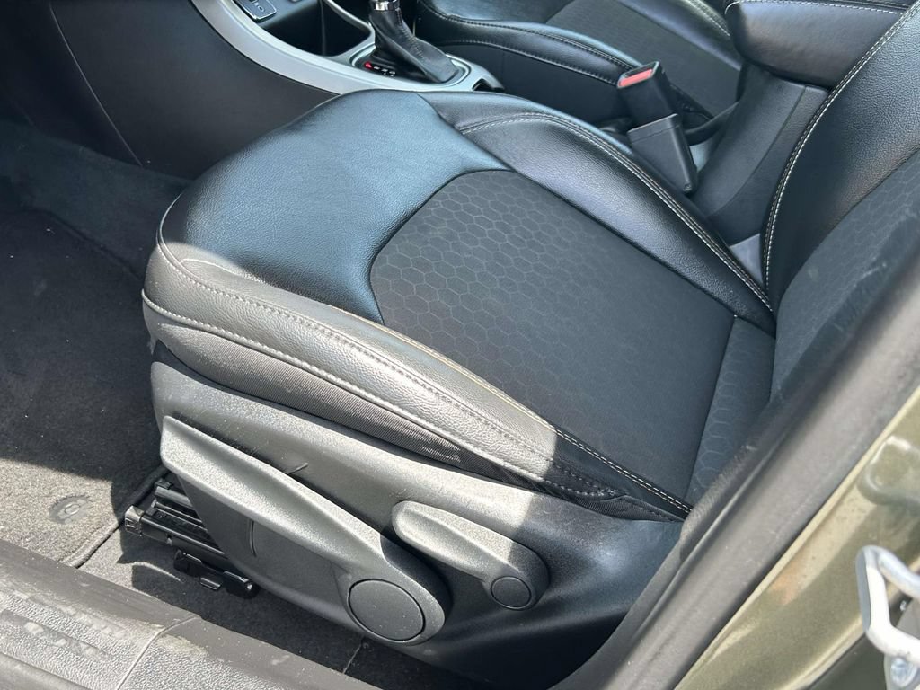 Used 2018 Jeep Compass Latitude FWD image 17