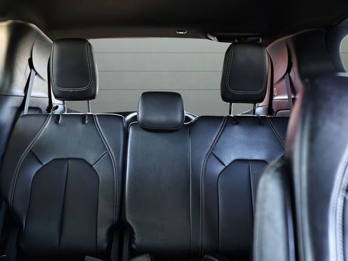 Used 2025 Chrysler Pacifica Select FWD image 59