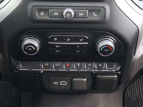 Used 2022 Chevrolet Silverado 1500 Custom image 24