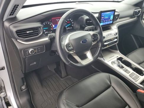 Used 2021 Ford Explorer XLT w/ Equipment Group 202A RWD image 19