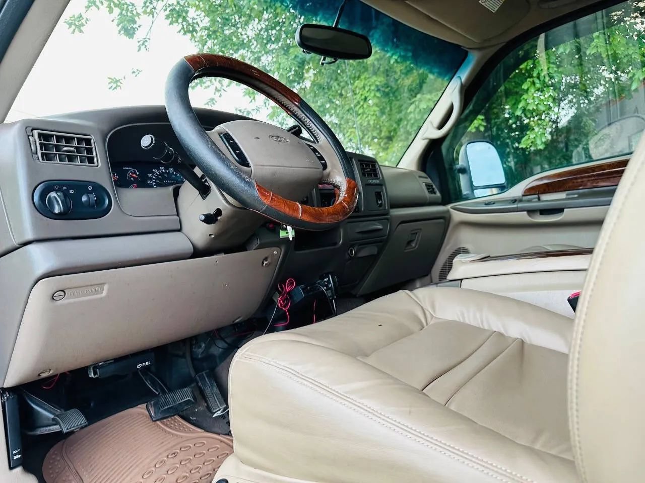 Used 2000 Ford Excursion Limited AWD/4WD image 16