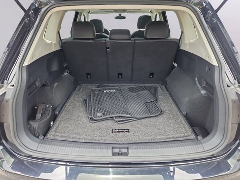 Used 2021 Volkswagen Tiguan SE w/ Panoramic Sunroof Package AWD/4WD image 32