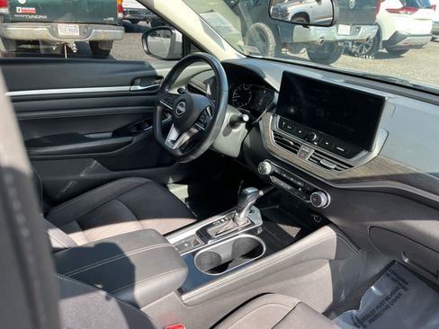 Used 2023 Nissan Altima 2.5 SV w/ SV Premium Package FWD image 36