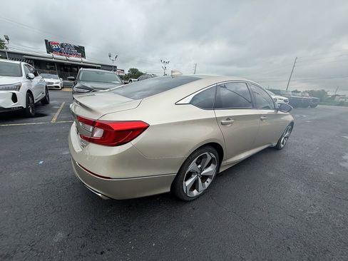 Used 2018 Honda Accord Touring image 2