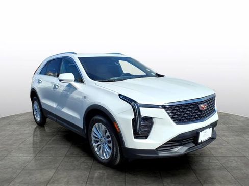 Certified 2024 Cadillac XT4 Luxury w/ Cold Weather Package AWD/4WD image 7