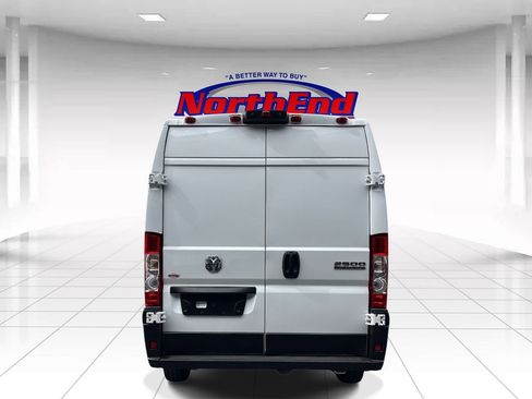 Used 2026 RAM ProMaster 2500 w/ Convenience Group FWD image 4