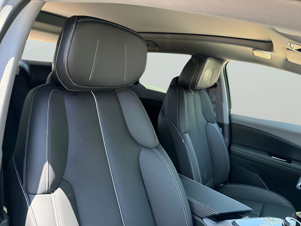 Certified 2025 Cadillac Optiq Sport 2 w/ LPO, Floor Liner Package AWD/4WD image 49