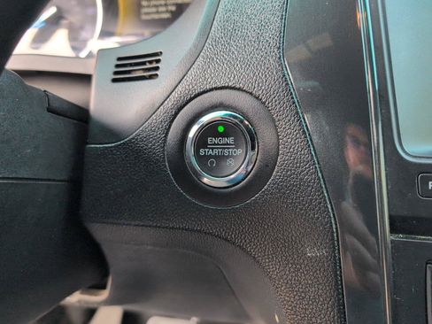Used 2018 Ford Explorer XLT w/ Equipment Group 202A FWD image 21