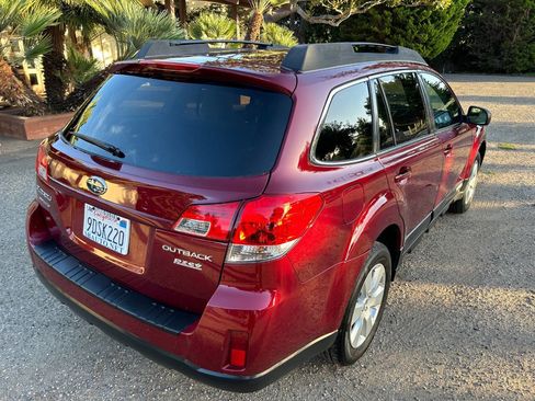 Used 2011 Subaru Outback 2.5i Premium image 14