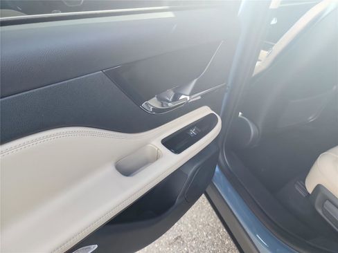 New 2026 Lincoln Corsair Premiere image 16