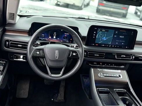 Used 2025 Lincoln Aviator Reserve w/ Illumination Package image 9
