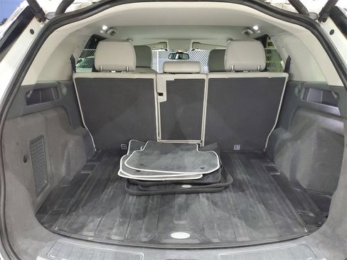 Used 2018 Land Rover Discovery Sport SE image 8