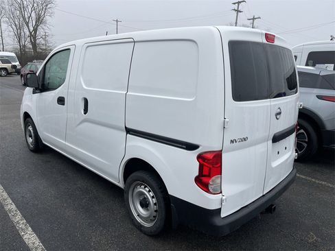 Used 2021 Nissan NV200 S w/ Sliding Door Glass Package image 4
