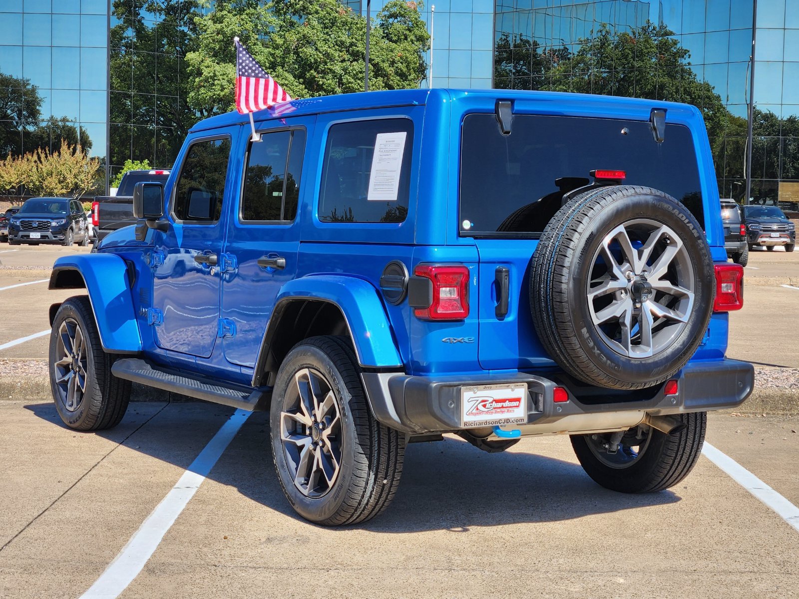 Used 2024 Jeep Wrangler Unlimited w/ Convenience Group AWD/4WD image 4