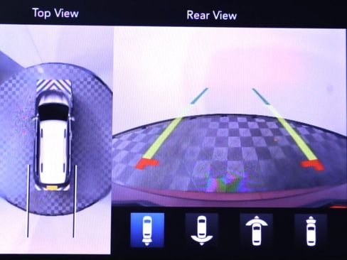 Used 2020 Chrysler Pacifica Touring w/ Advanced Safetytec Group image 21