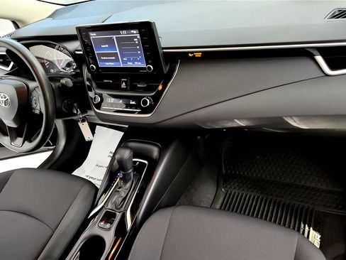 Used 2022 Toyota Corolla LE image 16