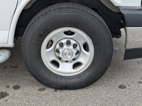 Used 2024 Chevrolet Express 2500 w/ Driver Convenience Package image 25