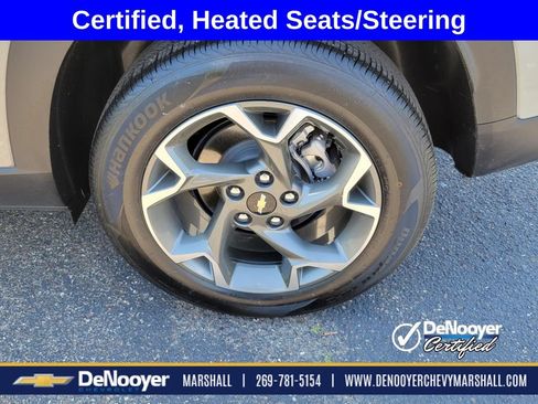 Used 2025 Chevrolet Trax LT w/ LT Convenience Package FWD image 6