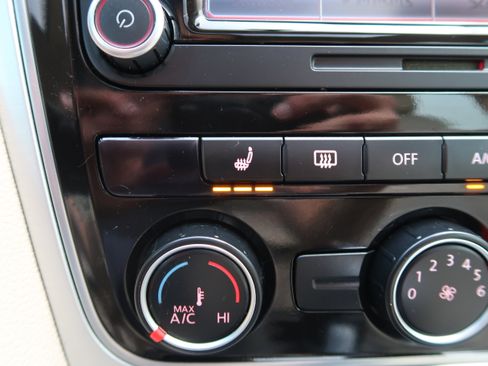 Used 2013 Volkswagen Passat TDI SE FWD image 17