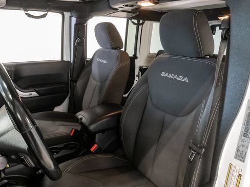 Used 2018 Jeep Wrangler Unlimited Sahara w/ Connectivity Group AWD/4WD image 9