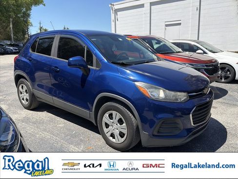 Used 2017 Chevrolet Trax LS image 1