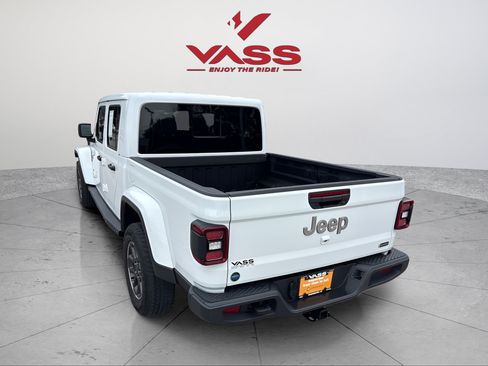 Used 2022 Jeep Gladiator Overland w/ Popular Equipment Package AWD/4WD image 3