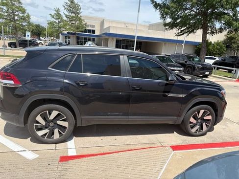 Used 2024 Volkswagen Atlas Cross Sport SE FWD image 4