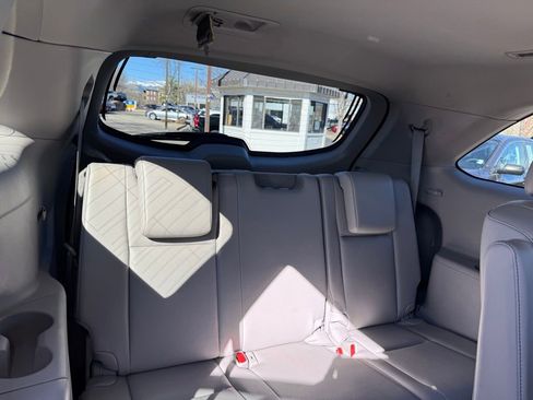 Used 2019 Toyota Highlander XLE image 18