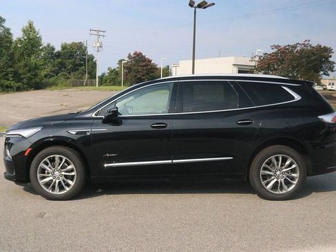 Used 2024 Buick Enclave Avenir w/ Avenir Technology Package image 4